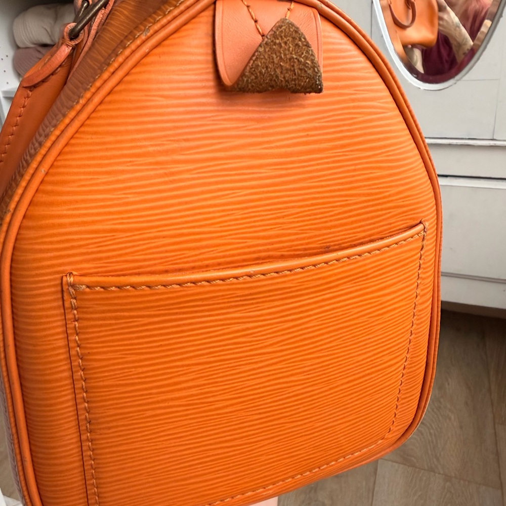 Louis Vuitton Speedy Epi in Vibrant Orange - Picture 3 of 8